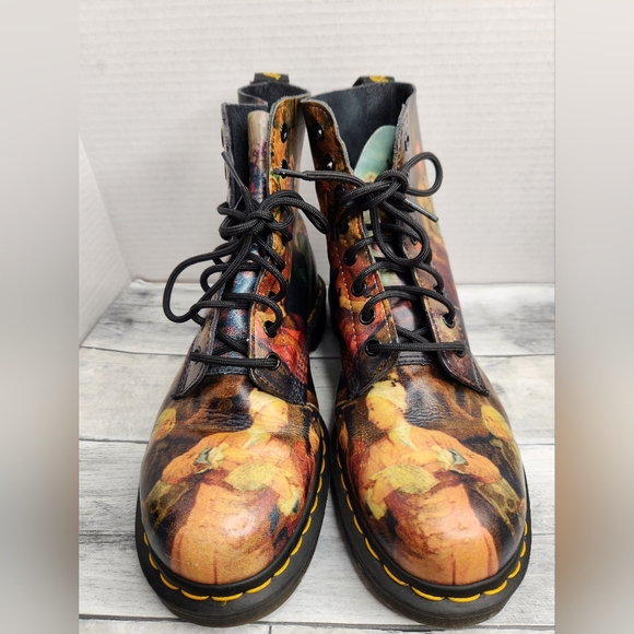 Dr. Martens WILLIAM HOGARTH PASCAL 1460 Boots - Picture 5 of 12